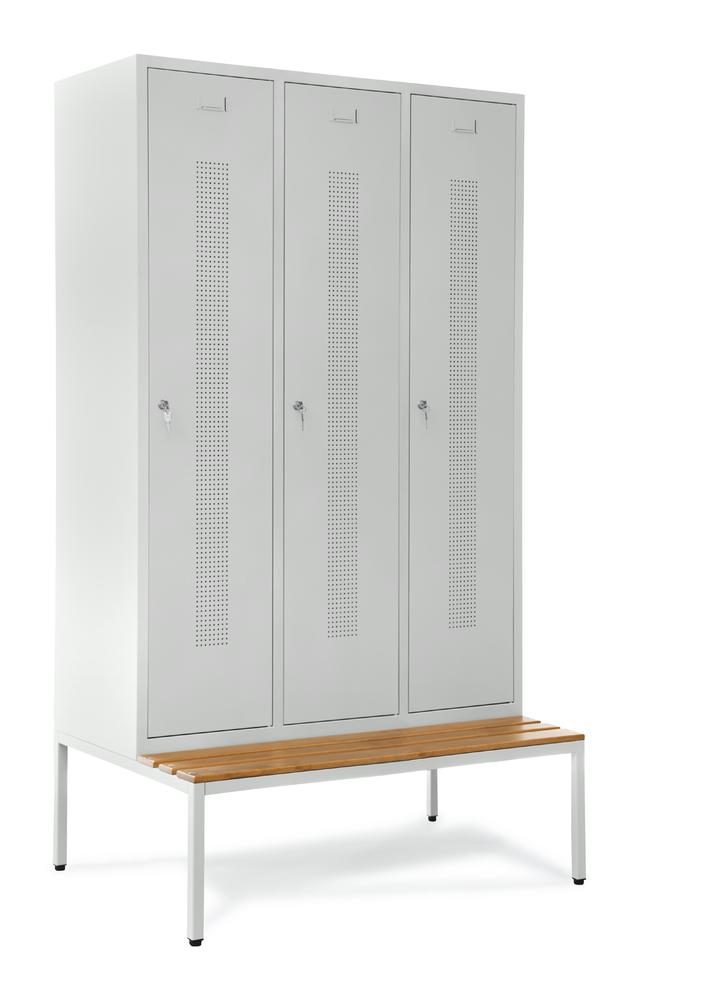 Garderobenspinde SYSTEM SP1 mit Sitzbank | Lichtgrau RAL 7035 | mit untergebauter Sitzbank, Holzleisten | 400 | Zylinderschloss